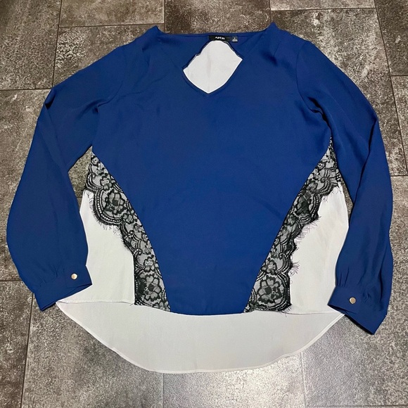 Apt. 9 Tops - Beautiful apt. 9 Blue and White Top with Black Lace Long Sleeve Top
